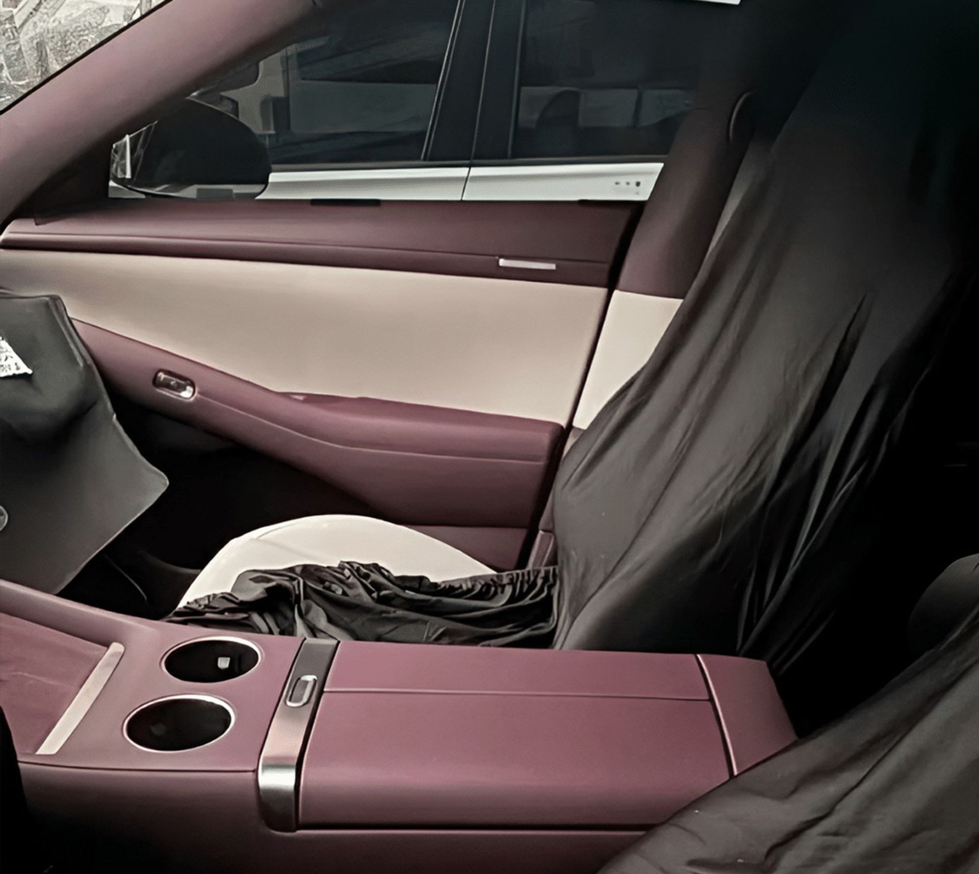 تصاویر لو رفته از نمای داخلی شاسی بلند YU7 شیائومی