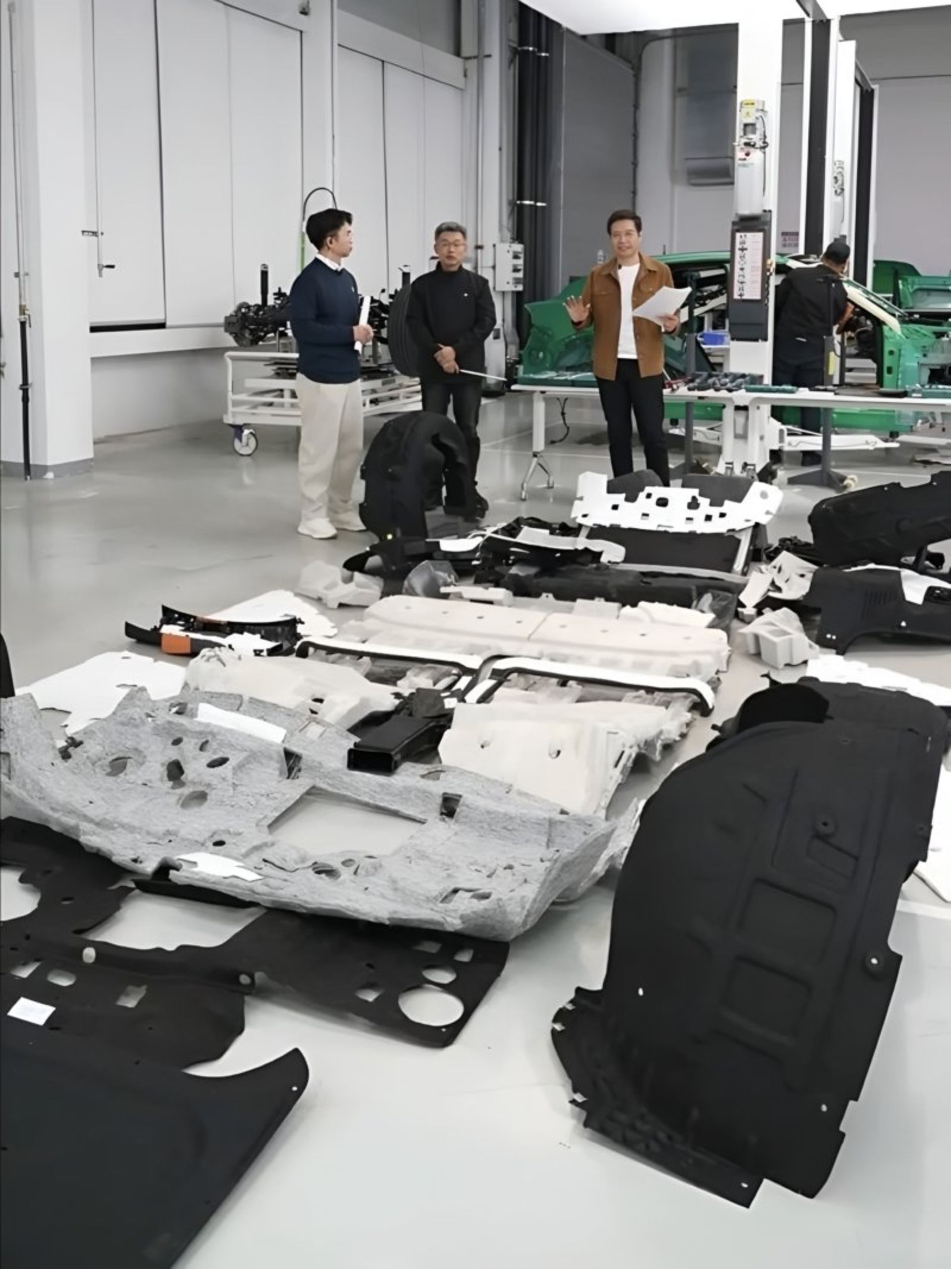 کالبدشکافی شیائومی YU7