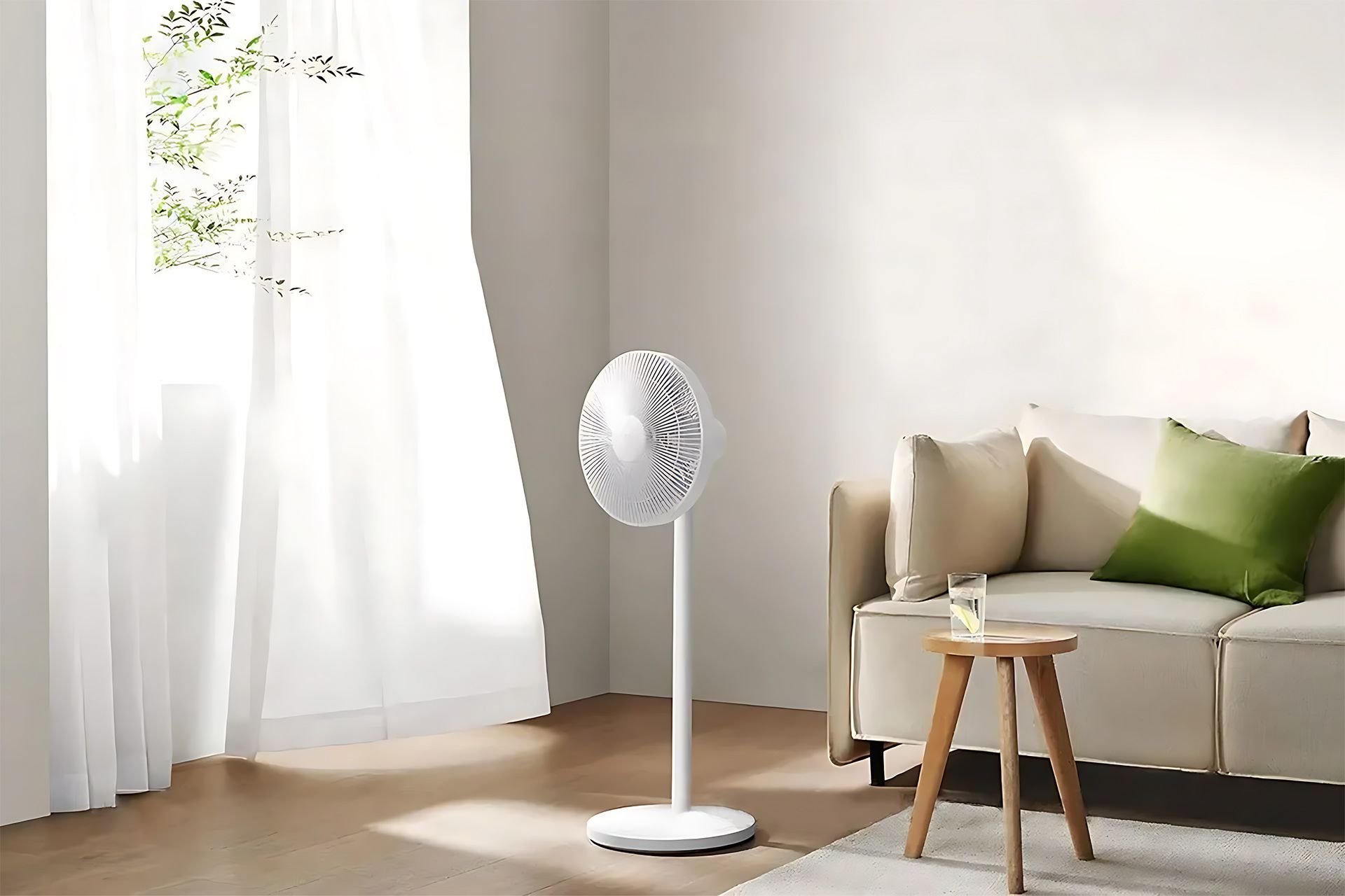 پنکه شیائومی MIJIA Smart DC Inverter Floor Fan 1X در وسط نشیمن