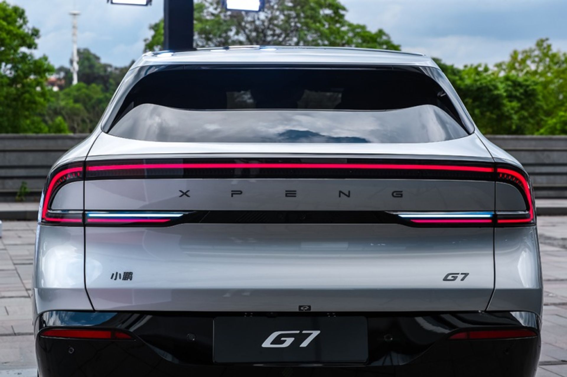 نمای عقب خودرو اکس‌پنگ G7
