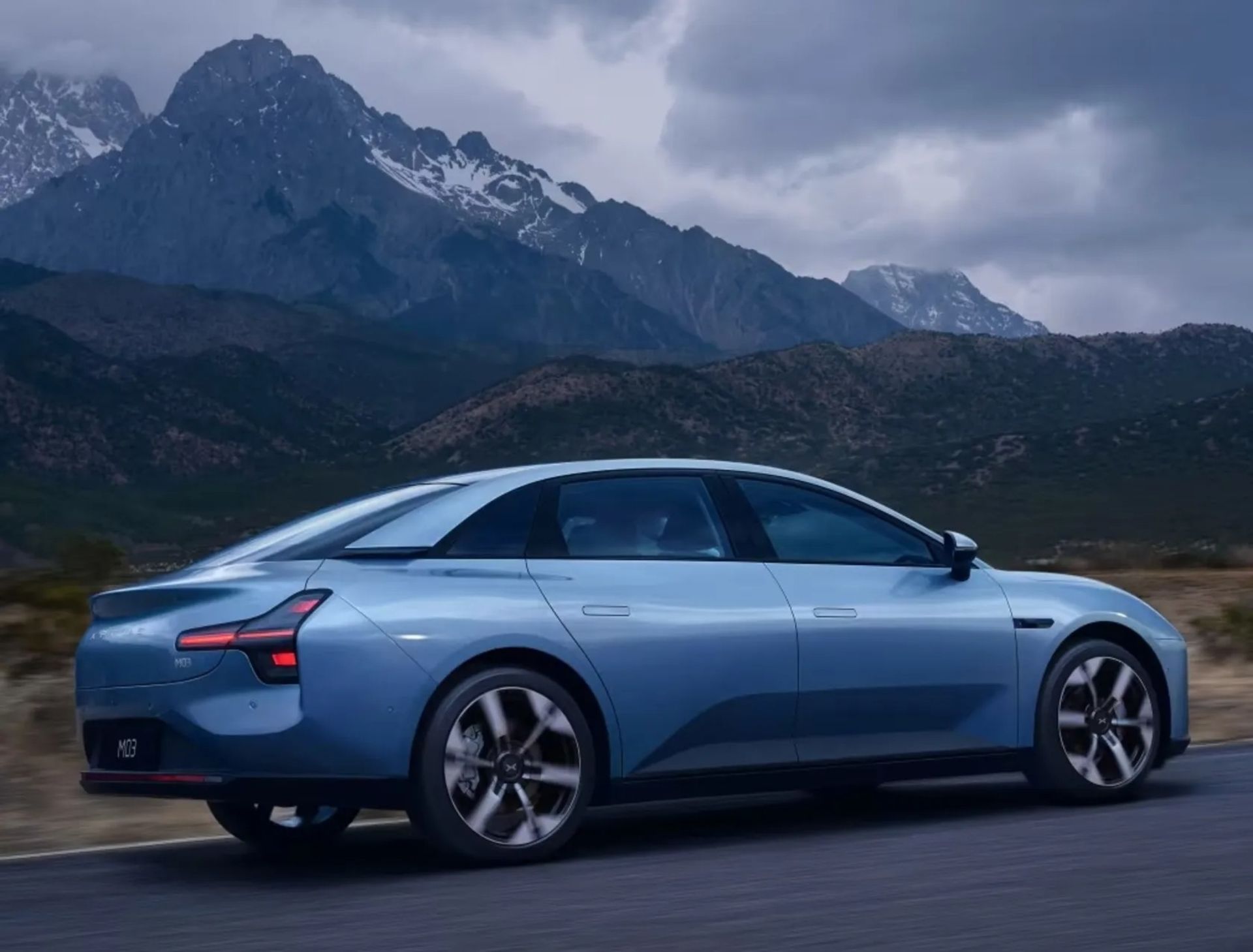 خودرو اکس‌پنگ مونا M03 در جاده