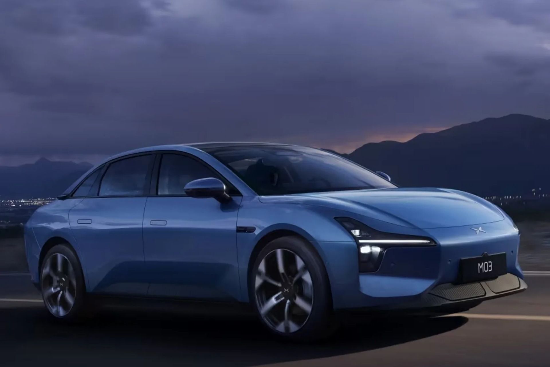 سه‌چهارم جلویی خودرو اکس‌پنگ مونا M03