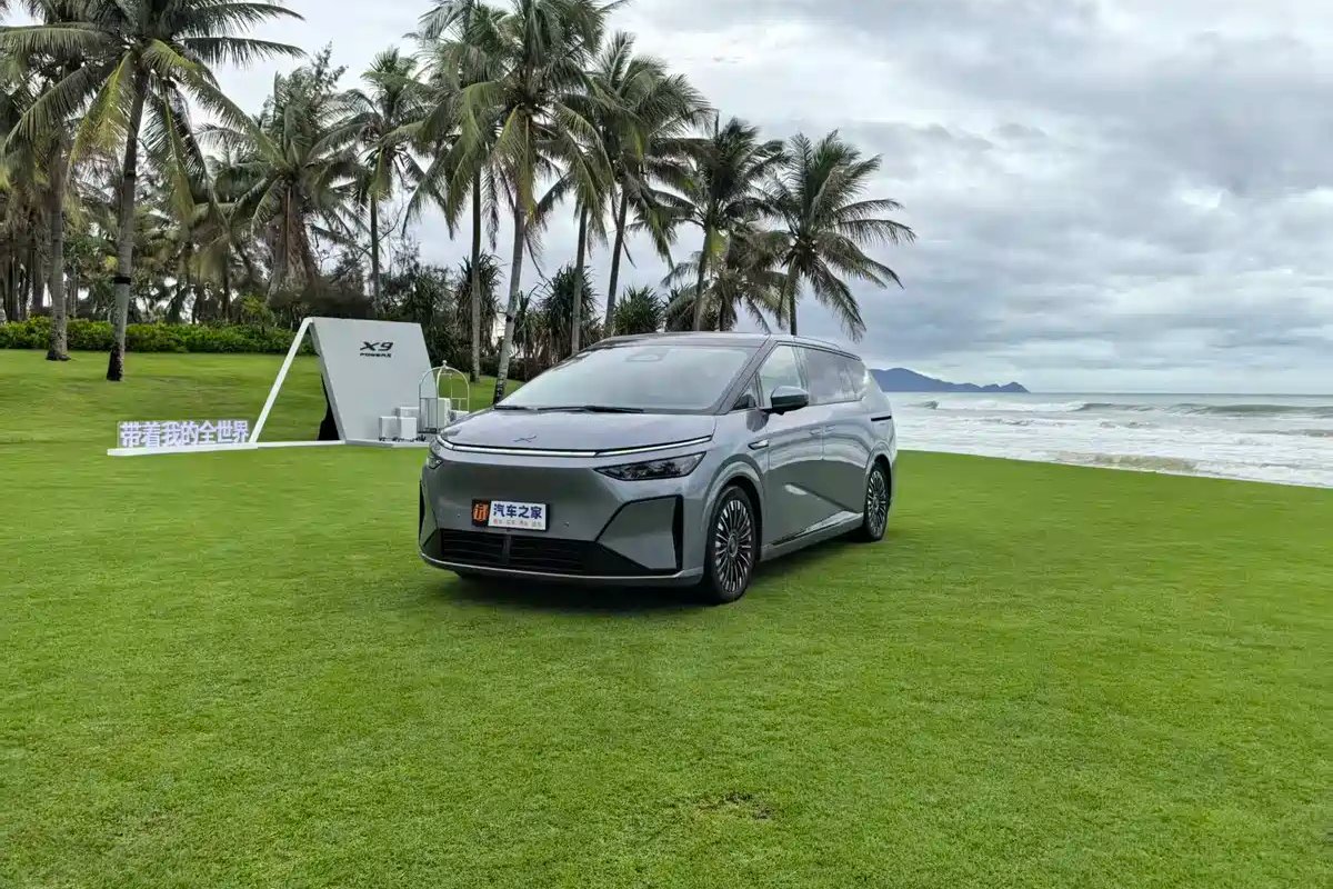 اکس‌پنگ X9 رونمایی شد؛ خودرو چندمنظوره با توانایی پیمایش ۱۶۰۰ کیلومتر