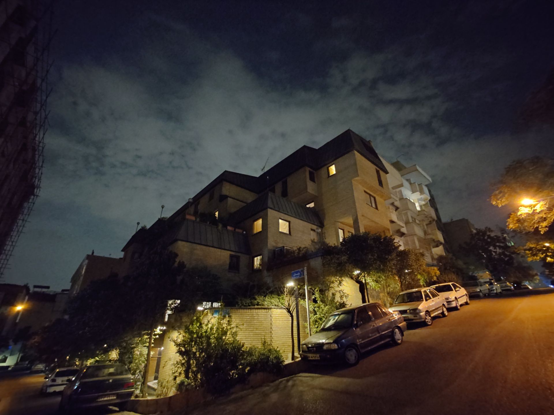 عکاسی از نورپردازی ساختمان‌ها در شب