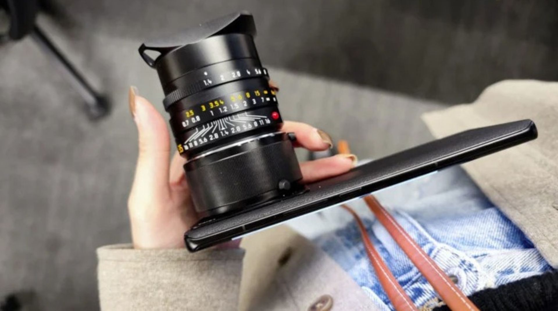 لنز وصل شده به گوشی سونی اکسپریا پرو ii