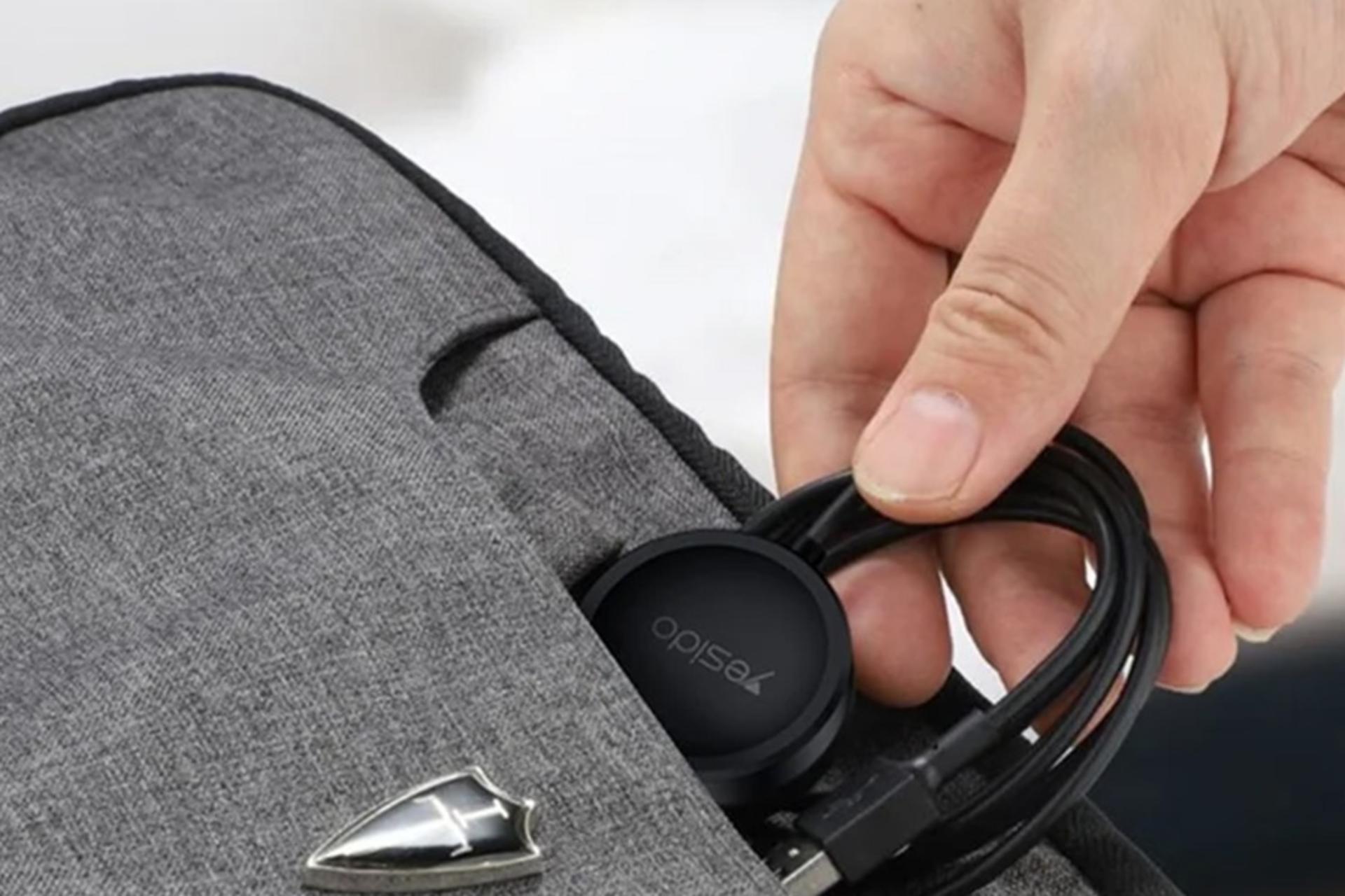 ابعاد شارژر یسیدو Yesido CA161 With Type-A Cable در دست