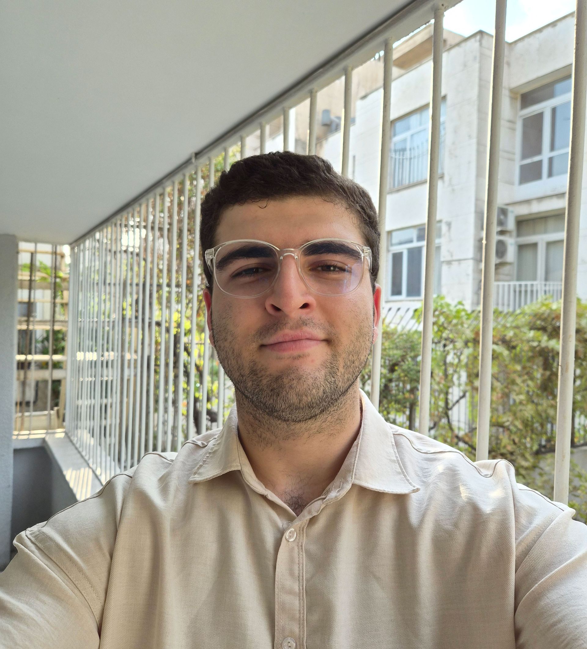 سلفی حمیدرضا حر با دوربین اصلی زد فلیپ ۷