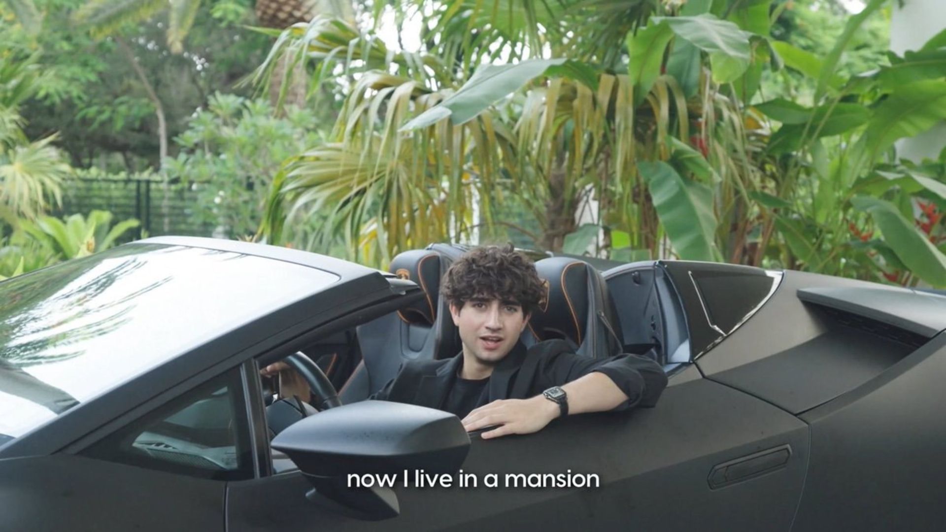 زک یادگاری کارآفرین میلیونر ۱۸ ساله سوار بر لامبورگینی