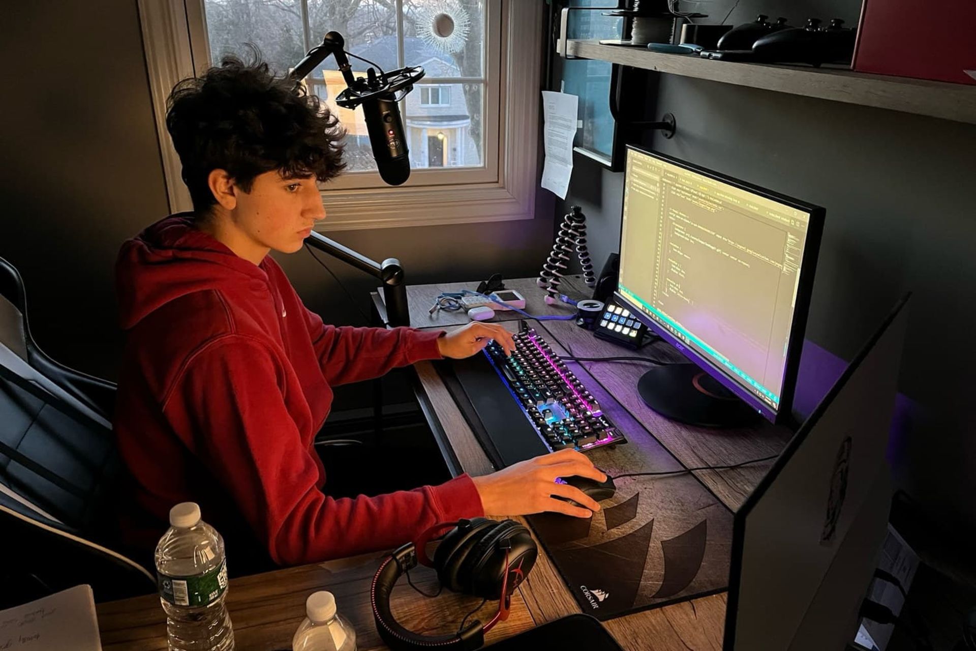  زَک یادگاری، مدیرعامل ۱۸ ساله‌ Cal AI در حال کدنویسی