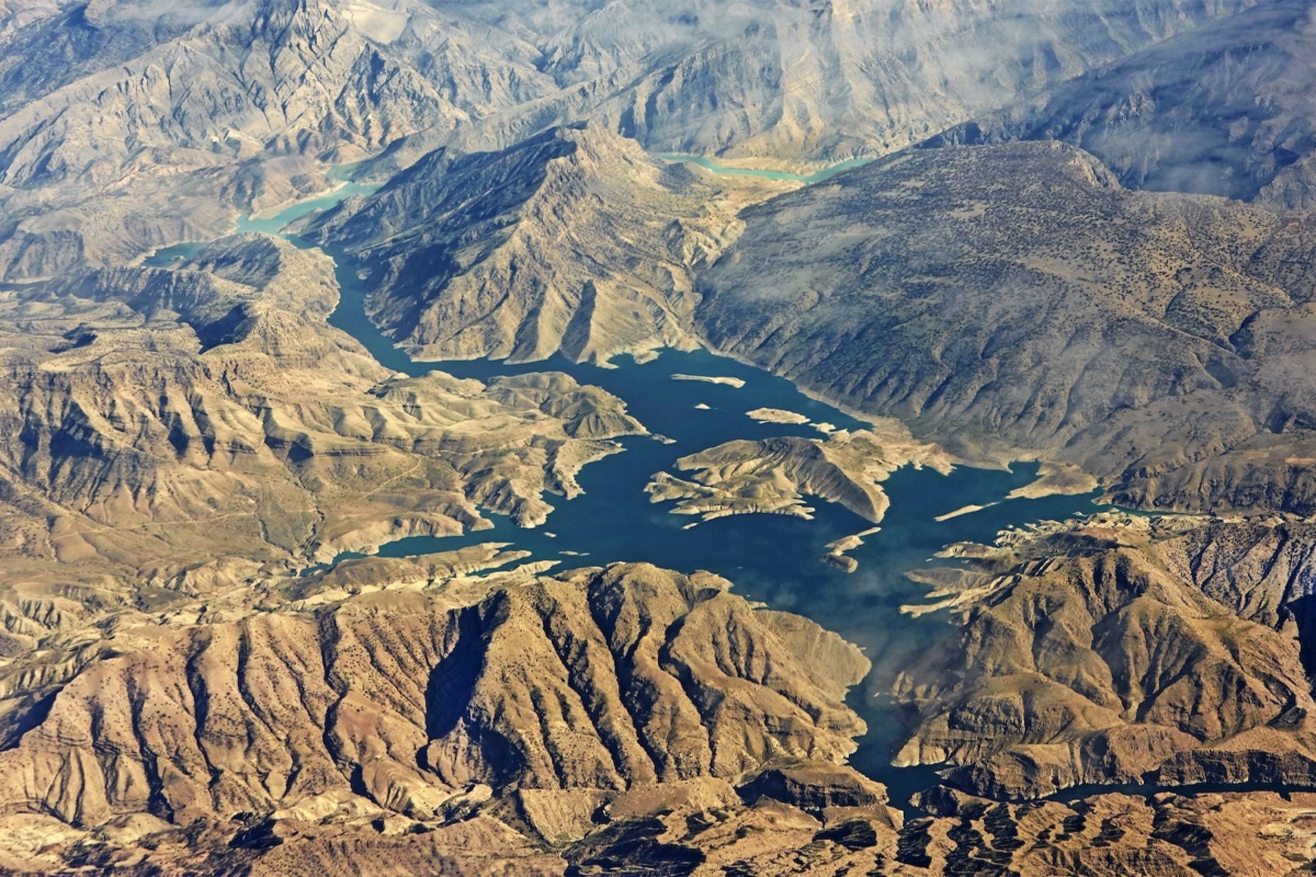 نمایی از کوه‌های زاگرس در ایران