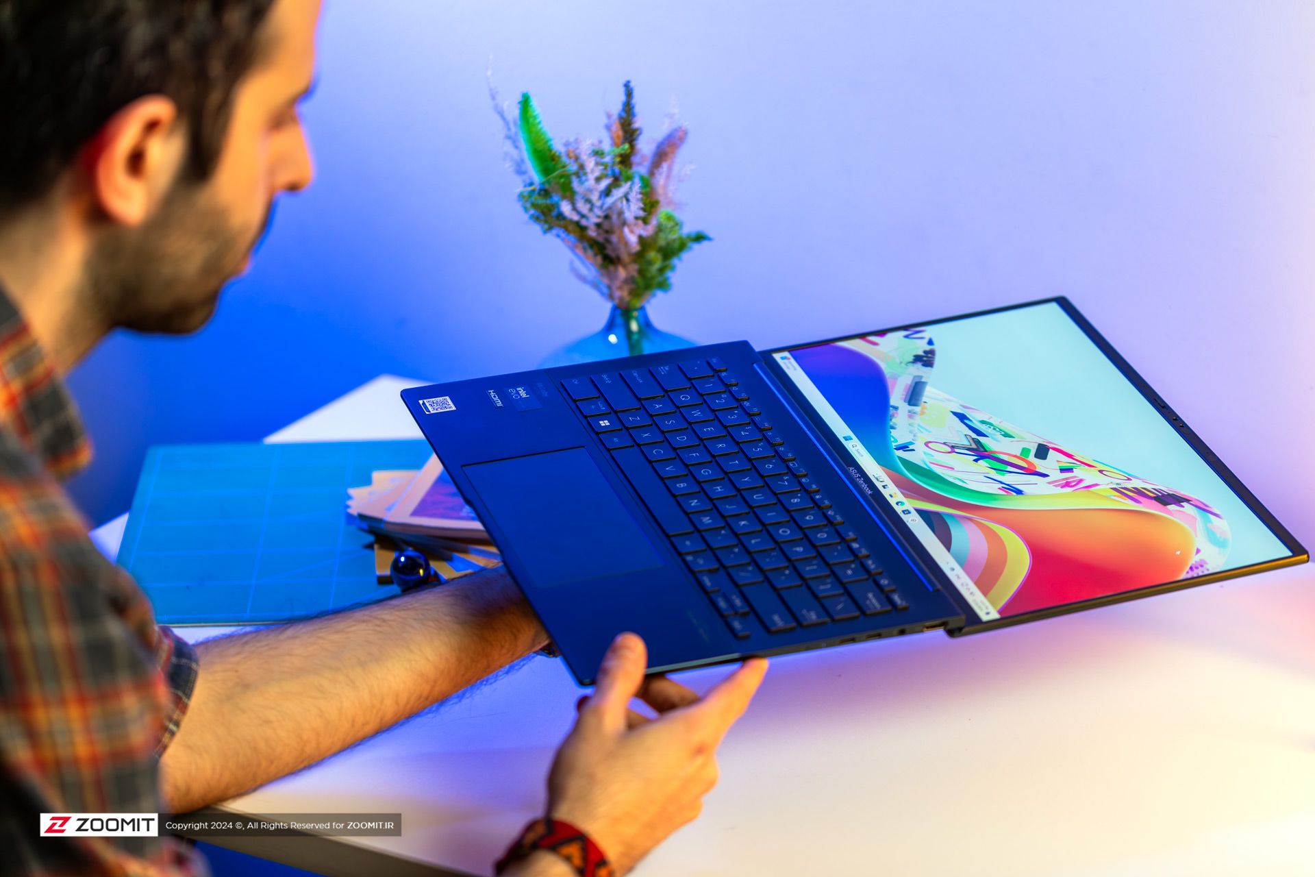 لولای ۱۸۰ درجه‌ Zenbook 14 ایسوس