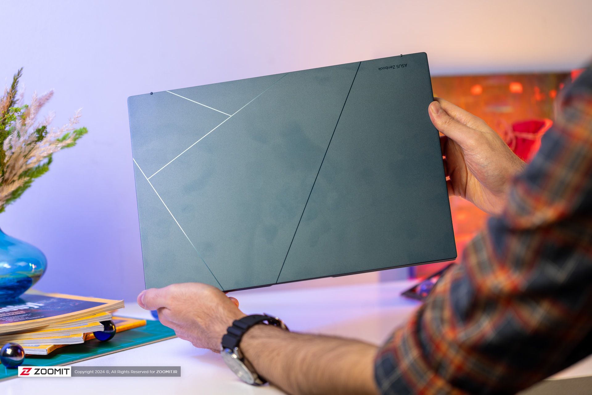 ماندن آثار انگشت روی بدنه Zenbook 14 ایسوس