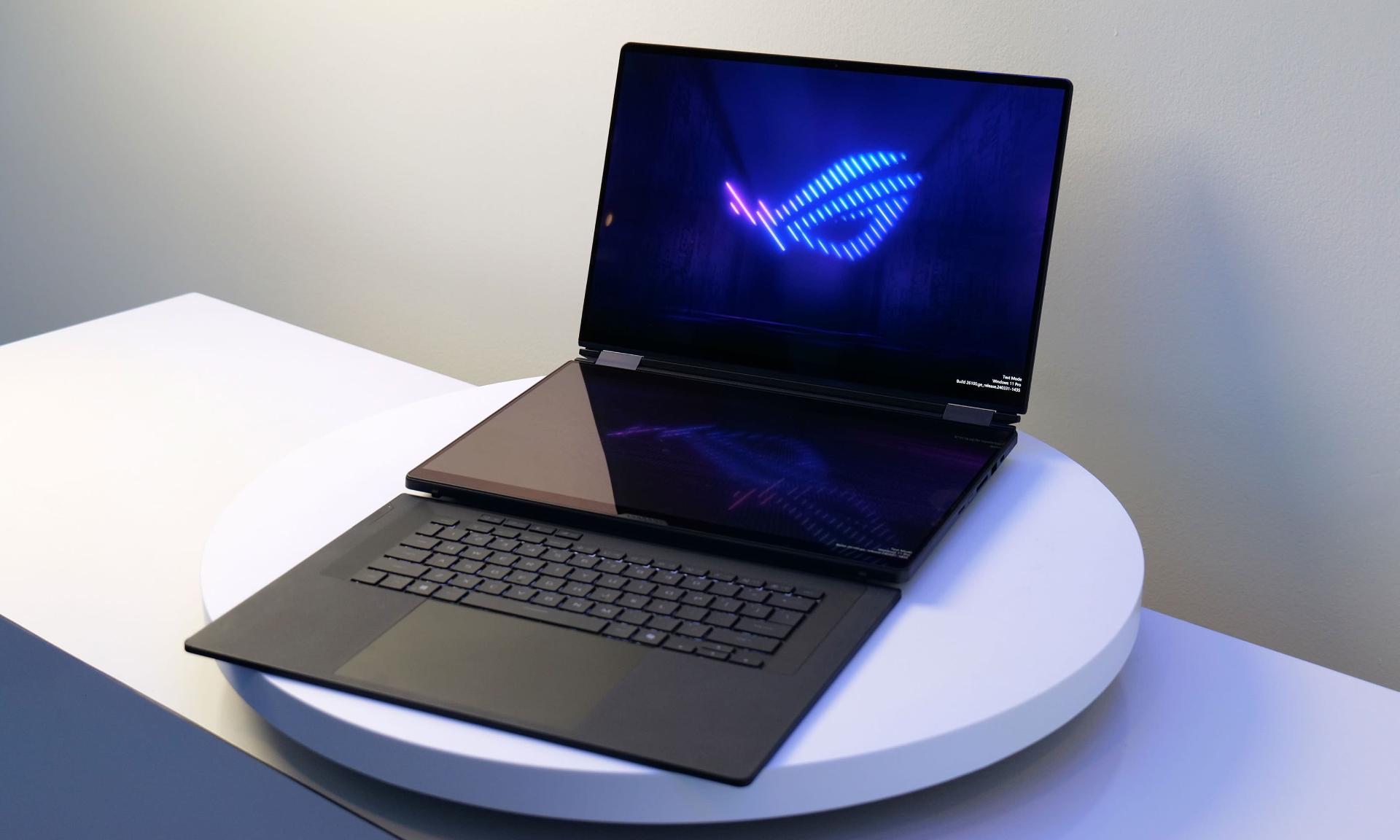 نمای جلو لپ‌تاپ گیمینگ دونمایشگره ROG Zephyrus Duo