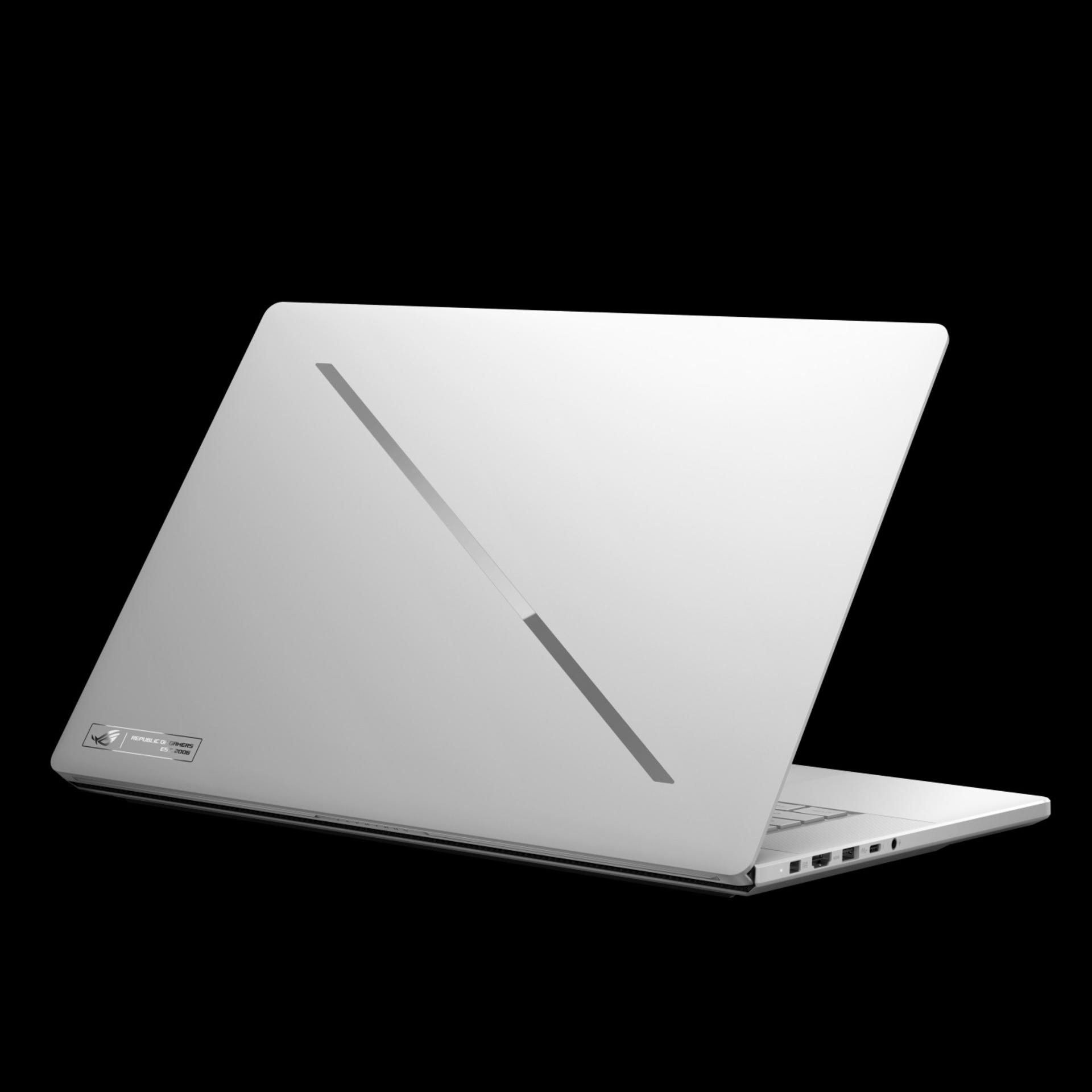 نمای پشت لپ‌تاپ ایسوس ROG Zephyrus G16 2026 رنگ سفید