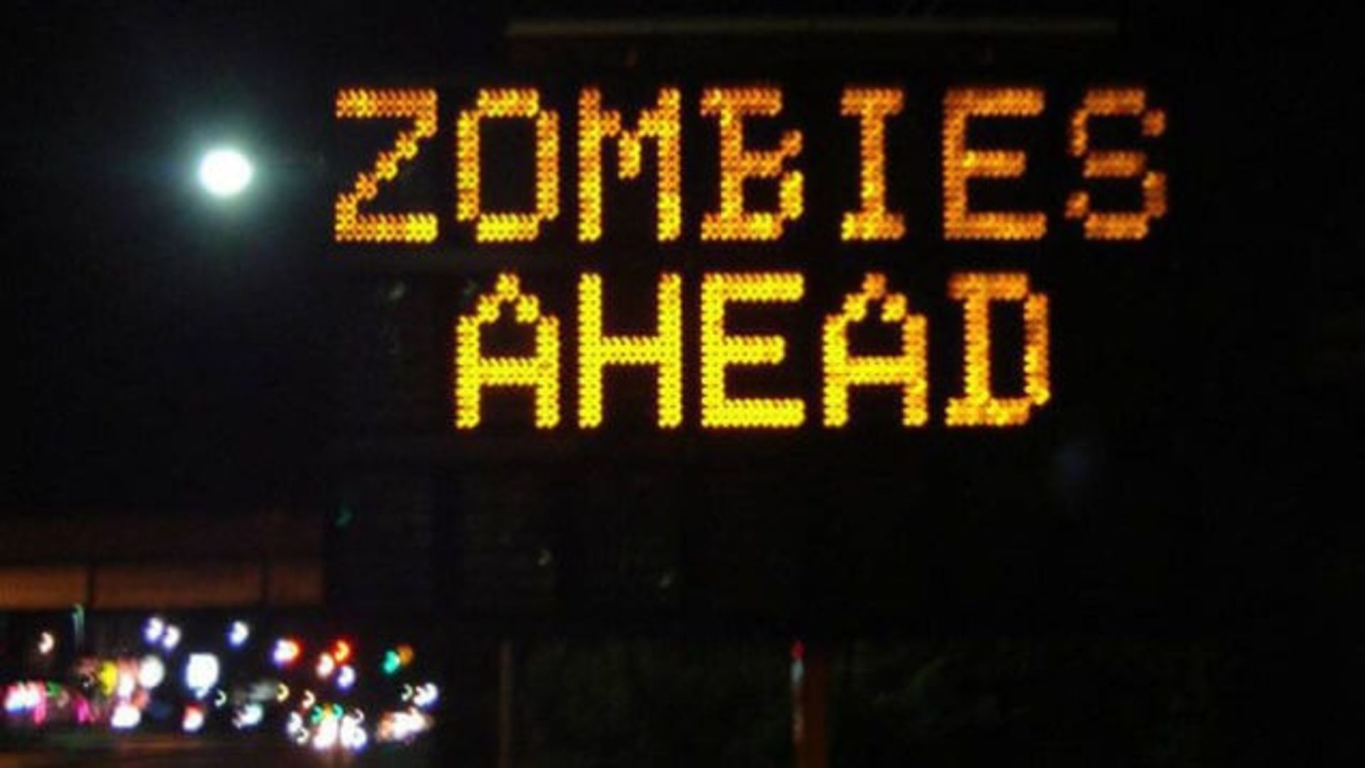 نشان زامبی روی تابلو شهری در شب