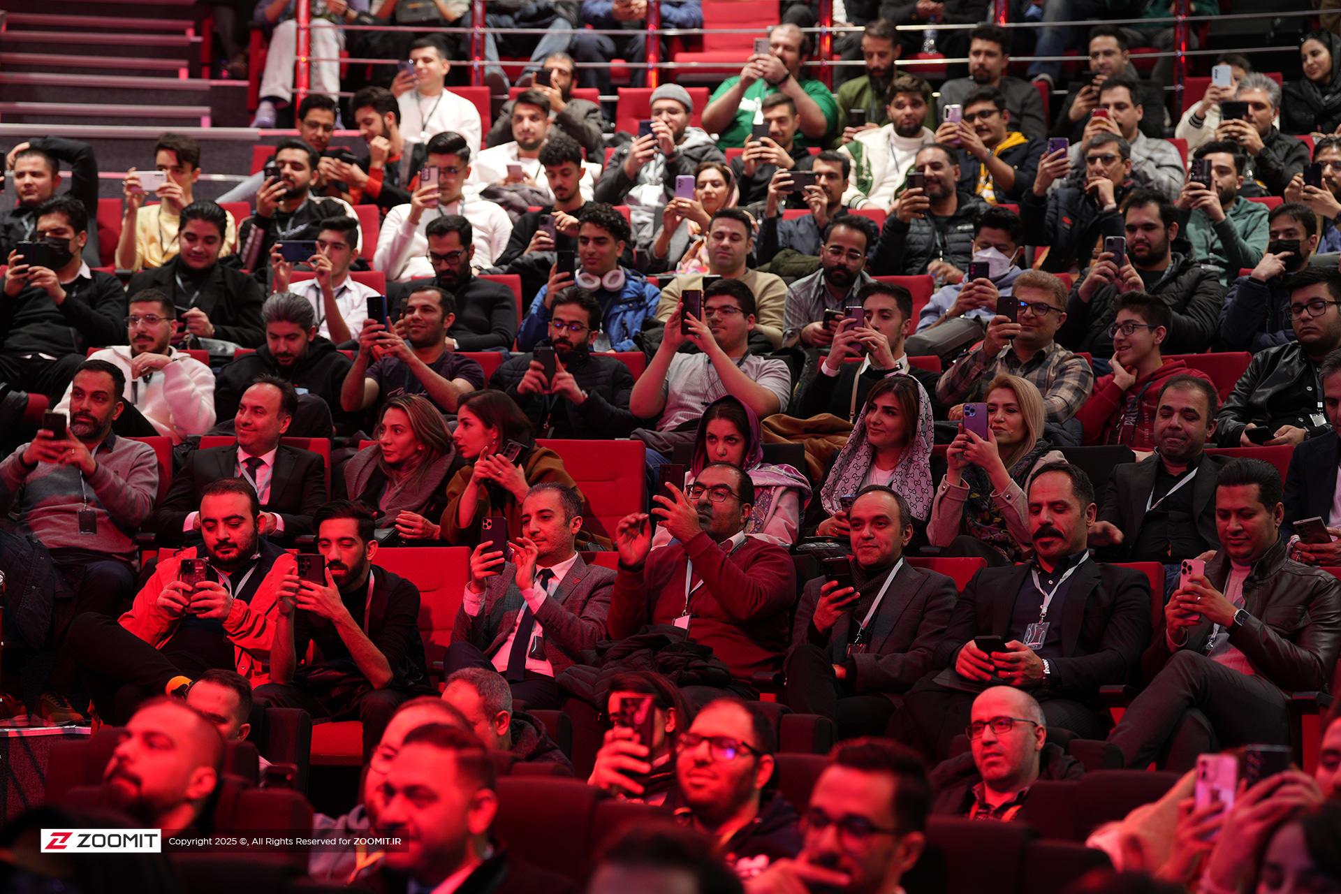 جمعیت علاقمند به فناوری در Zoomit Summit دورهمی زومیت