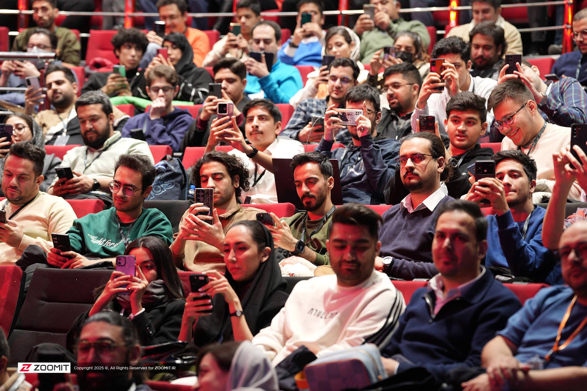 سالن اصلی Zoomit Summit دورهمی زومیت