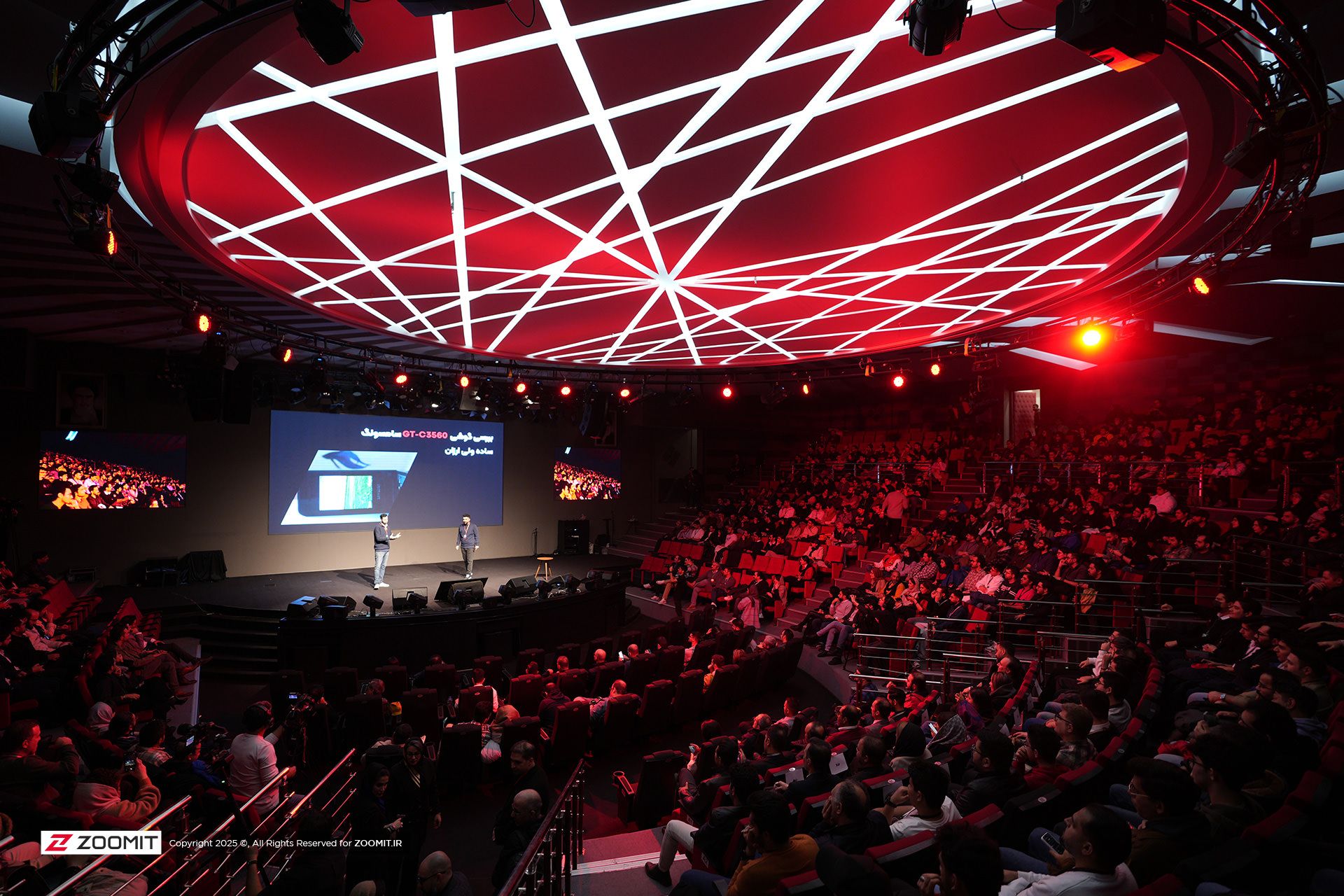 دورهمی زومیت سالن ضرغام با حضور بیش از ۱۰۰۰ نفر