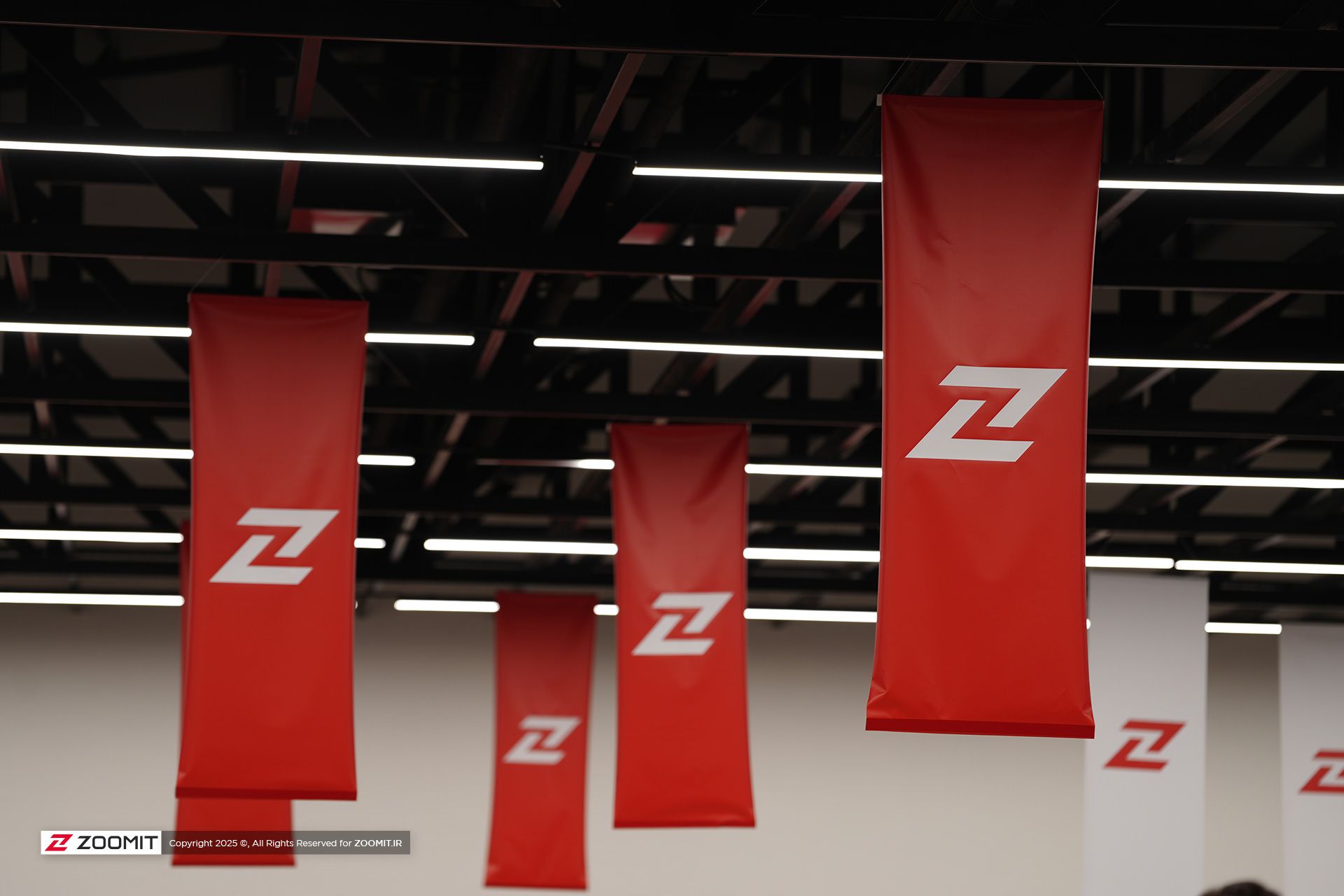 لوگو زومیت در Zoomit Summit دورهمی زومیت