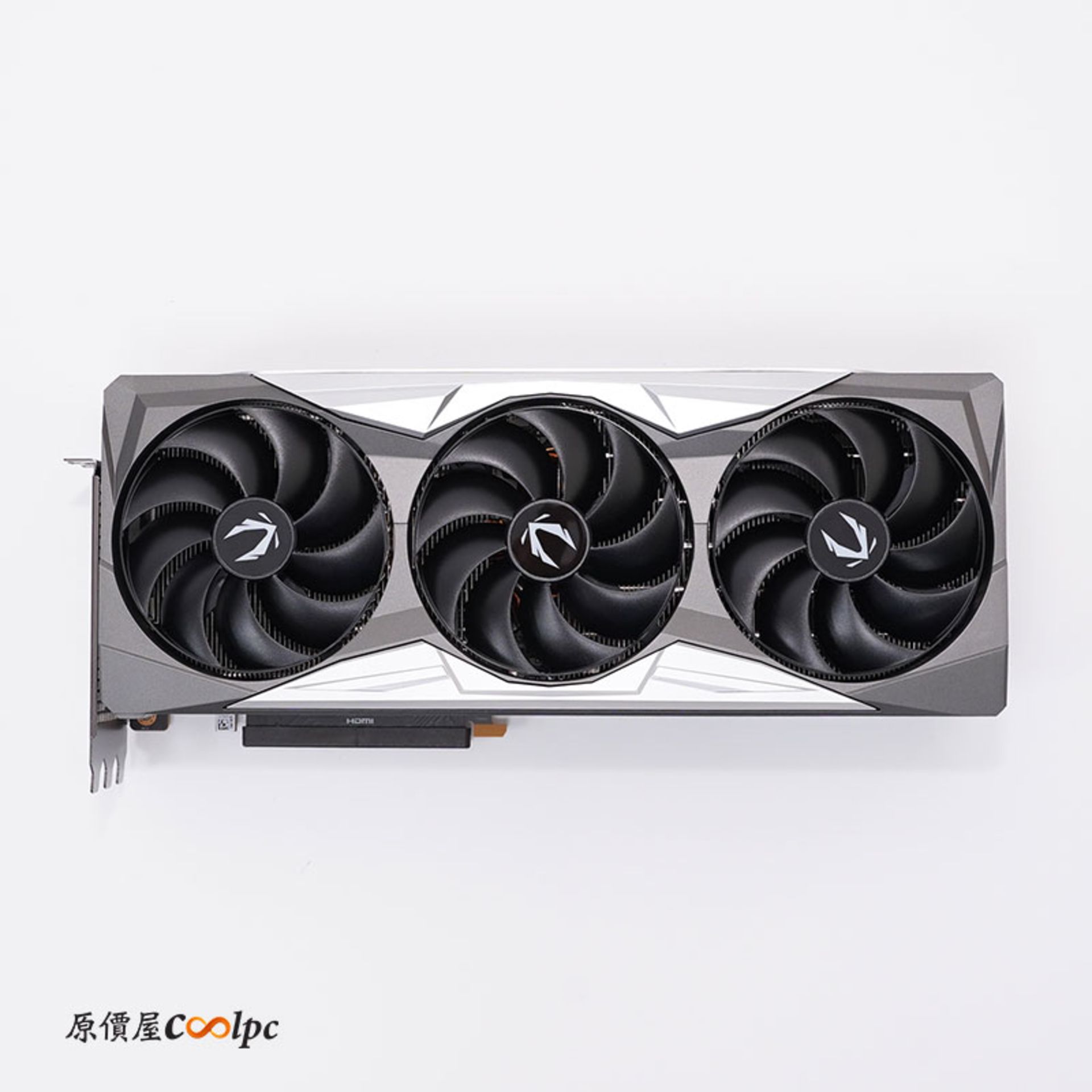 کارت گرافیک RTX 4070 Ti SUPER SOLID OC زوتاک از روبرو