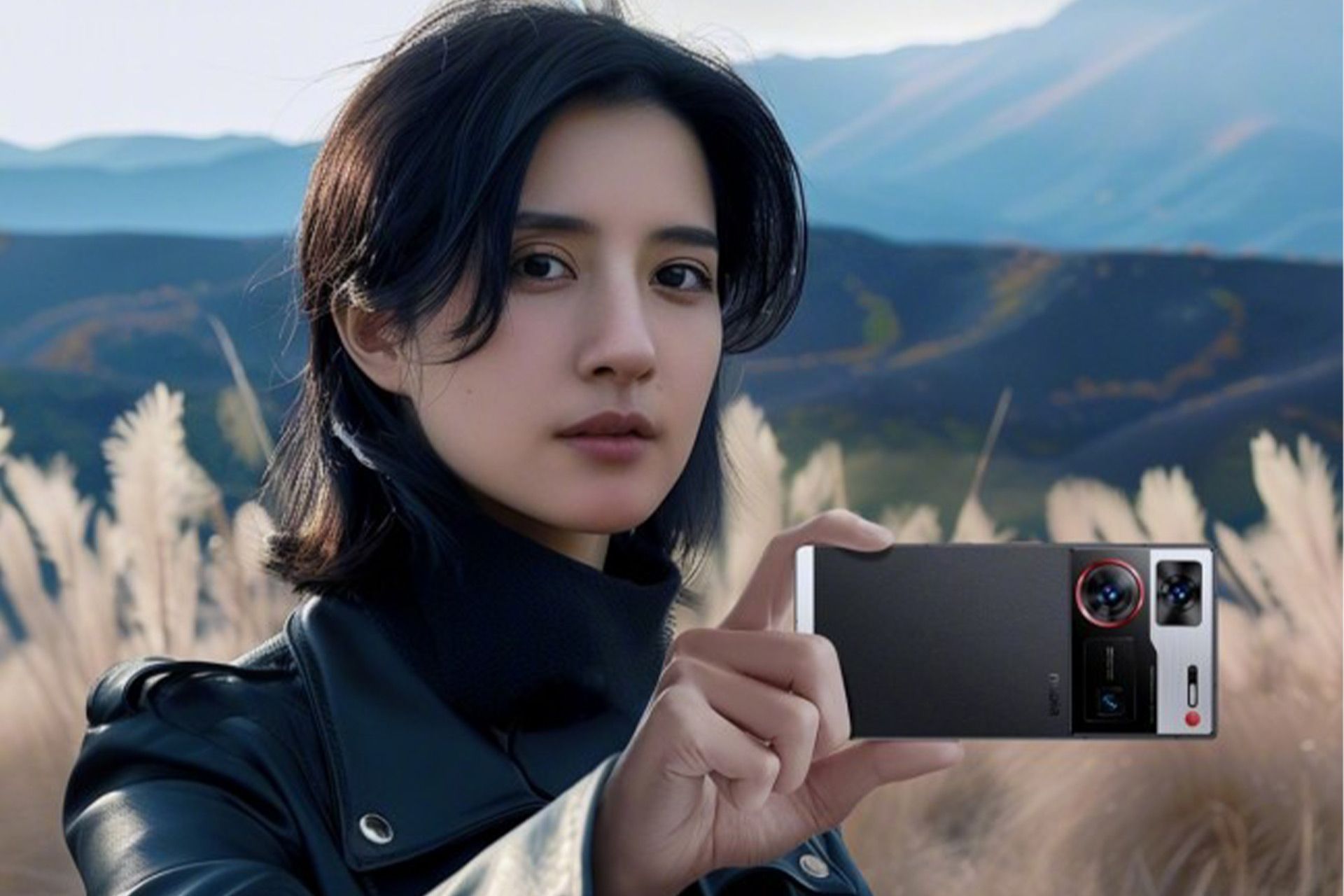 پنل پشتی گوشی نوبیا Z60 Ultra Photography Edition در دستان یک شخص درحال عکس‌برداری