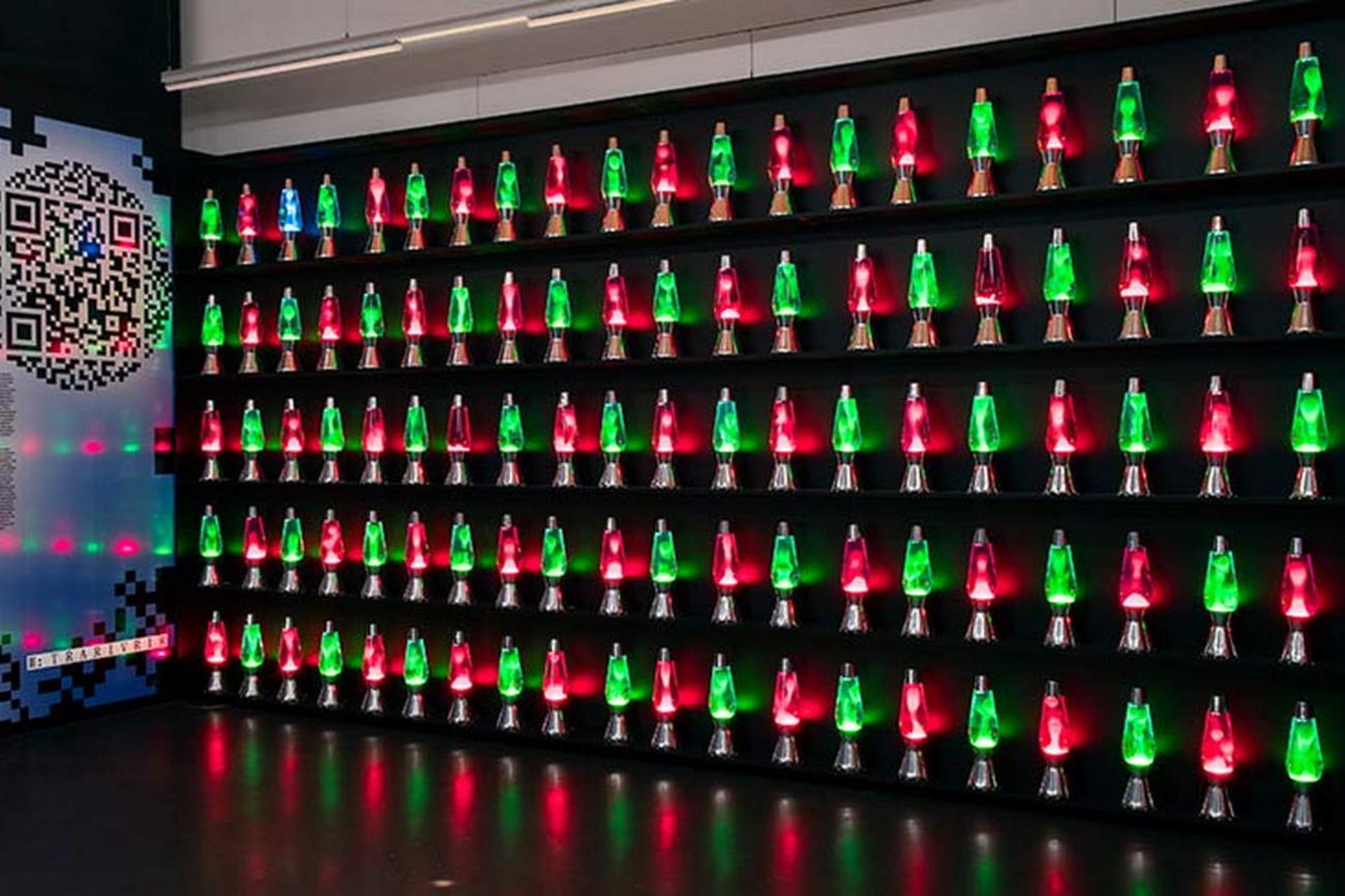 دیوار لامپ‌های لاوا در موزه زوریخ