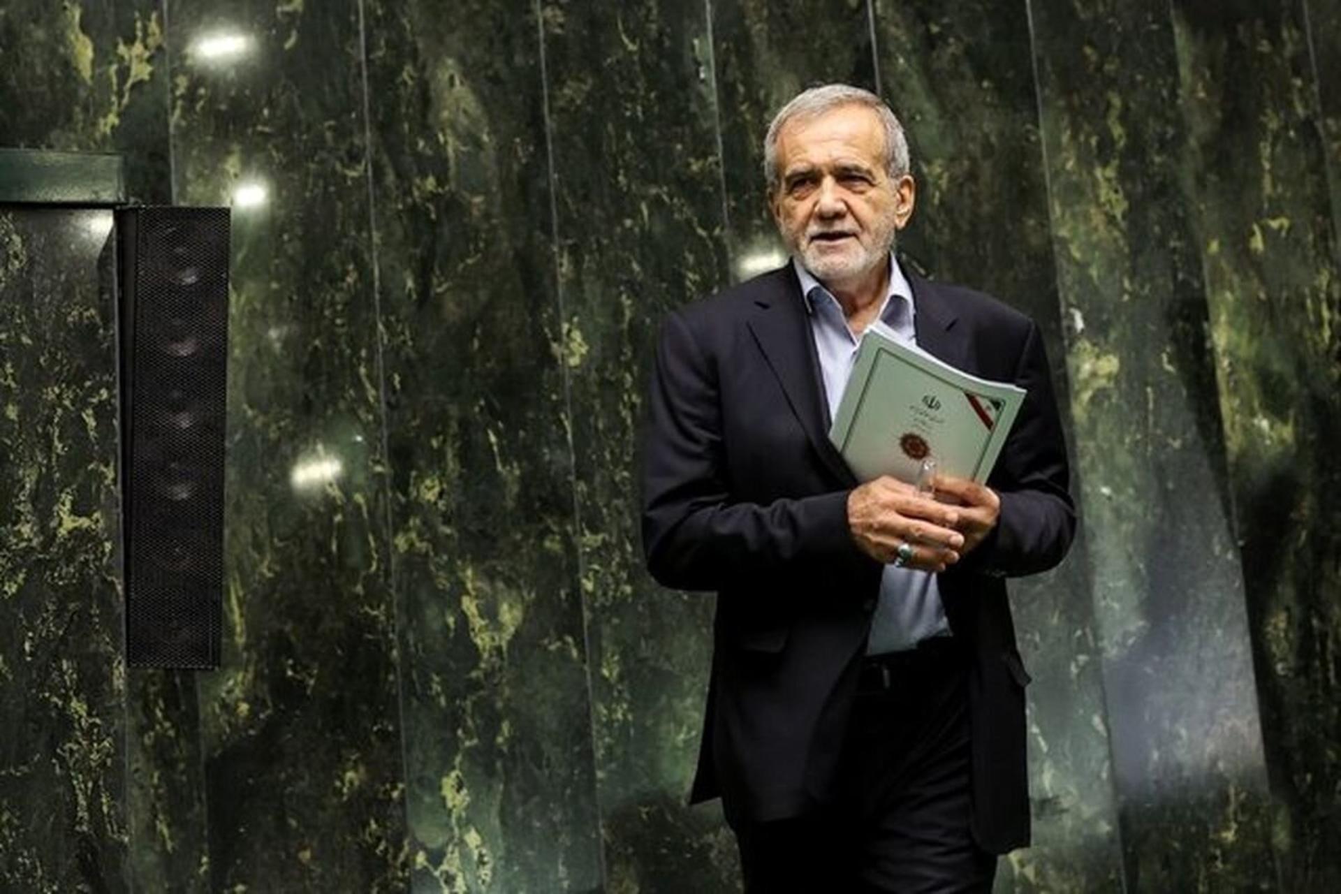 پزشکیان: مشکل انرژی را حل می‌کنیم؛ نصب ۷ تا ۸ هزار مگاوات پنل خورشیدی تا پایان سال